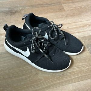 Nike sneakers women